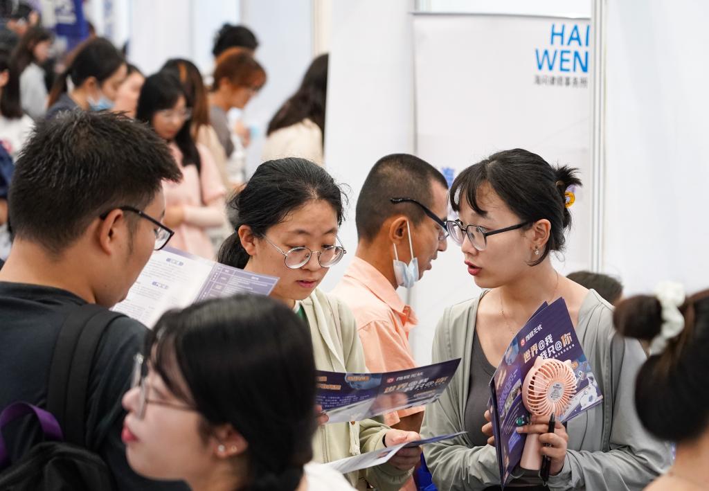 北京：高校畢業(yè)生招聘會(huì )進(jìn)行時(shí)