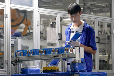 高質(zhì)量發(fā)展調研行丨湖北襄陽(yáng)：推動(dòng)汽車(chē)產(chǎn)業(yè)轉型升級