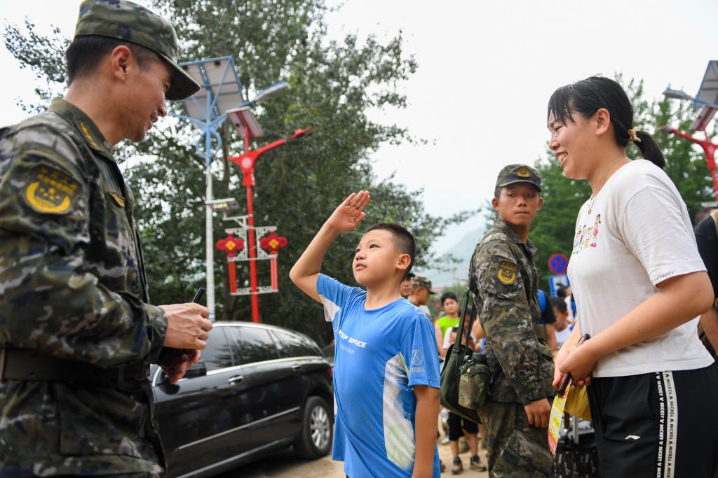 新華全媒+丨向您敬禮！