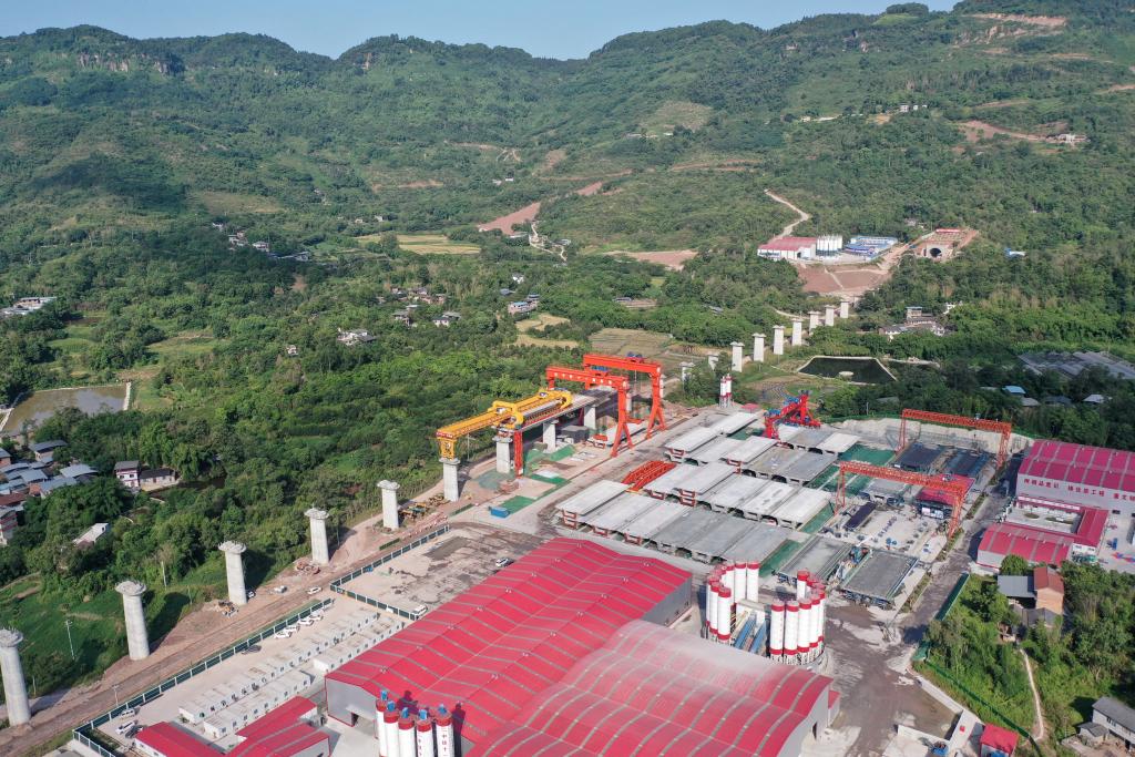 渝湘高鐵重慶段箱梁架設全面展開(kāi)