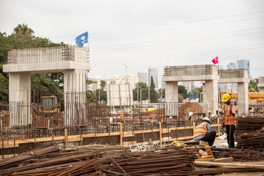 高溫下，特拉維夫輕軌建設正酣