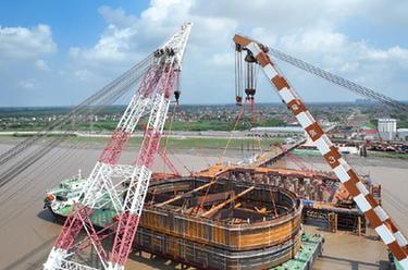 崇啟公鐵長(cháng)江大橋4號主墩首節鋼圍堰完成安裝