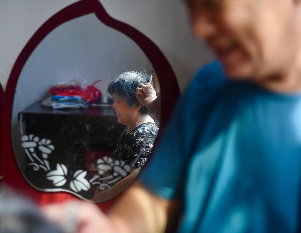 20年光陰，他的陪伴“點(diǎn)亮”她的黑色世界