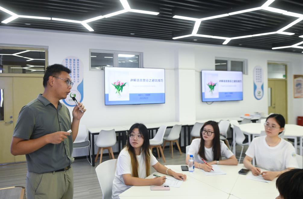 浙江嘉興開(kāi)展百名導游“迎亞運”外語(yǔ)專(zhuān)場(chǎng)培訓