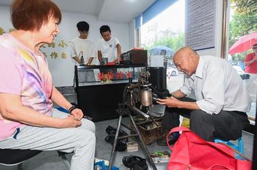 “小修小補”入駐社區便民小店 社區百姓享受便捷服務(wù)