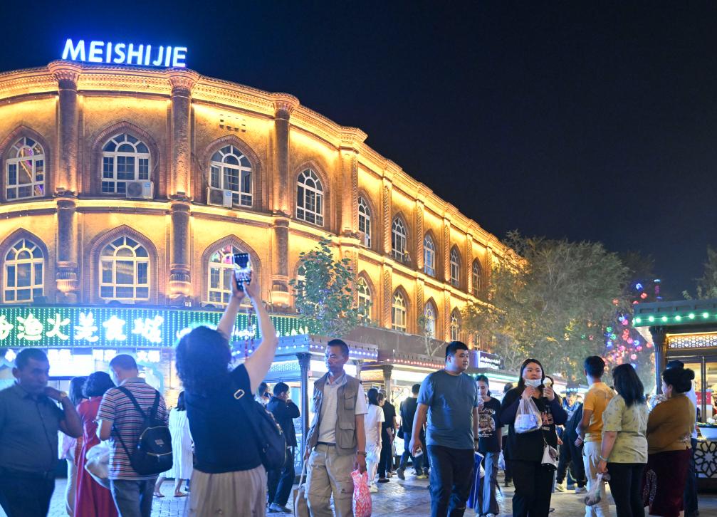 高質(zhì)量發(fā)展調研行丨新疆喀什：發(fā)展“夜經(jīng)濟” 激發(fā)消費活力