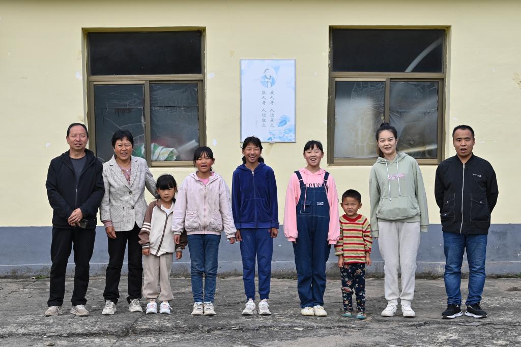 改革故事｜“麻雀小學(xué)”領(lǐng)頭雁：36年堅守見(jiàn)證鄉村教育巨變