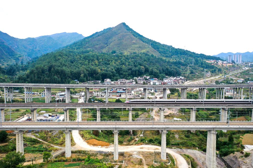 貴廣高鐵10月11日起最高時(shí)速按300公里運營(yíng)