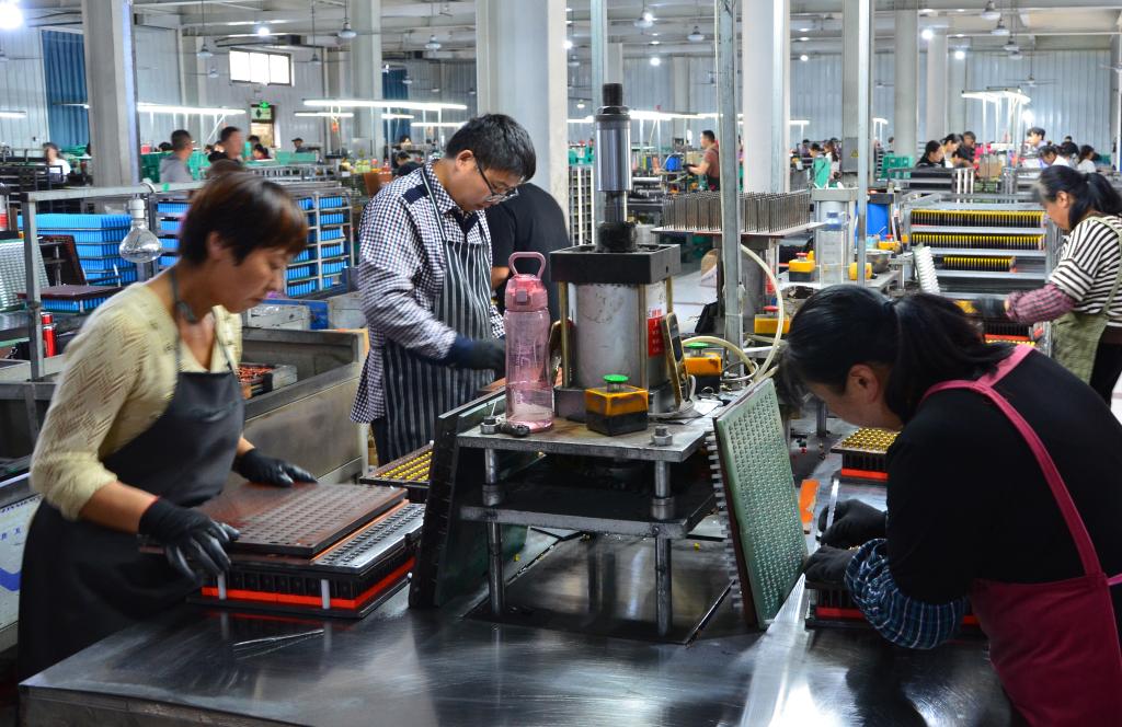 河南夏邑：打火機產(chǎn)業(yè)基地產(chǎn)銷(xiāo)兩旺