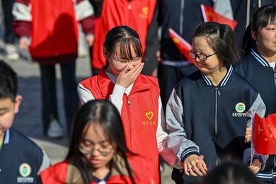 新華全媒+丨讓視障讀者“看”到“詩(shī)和遠方”