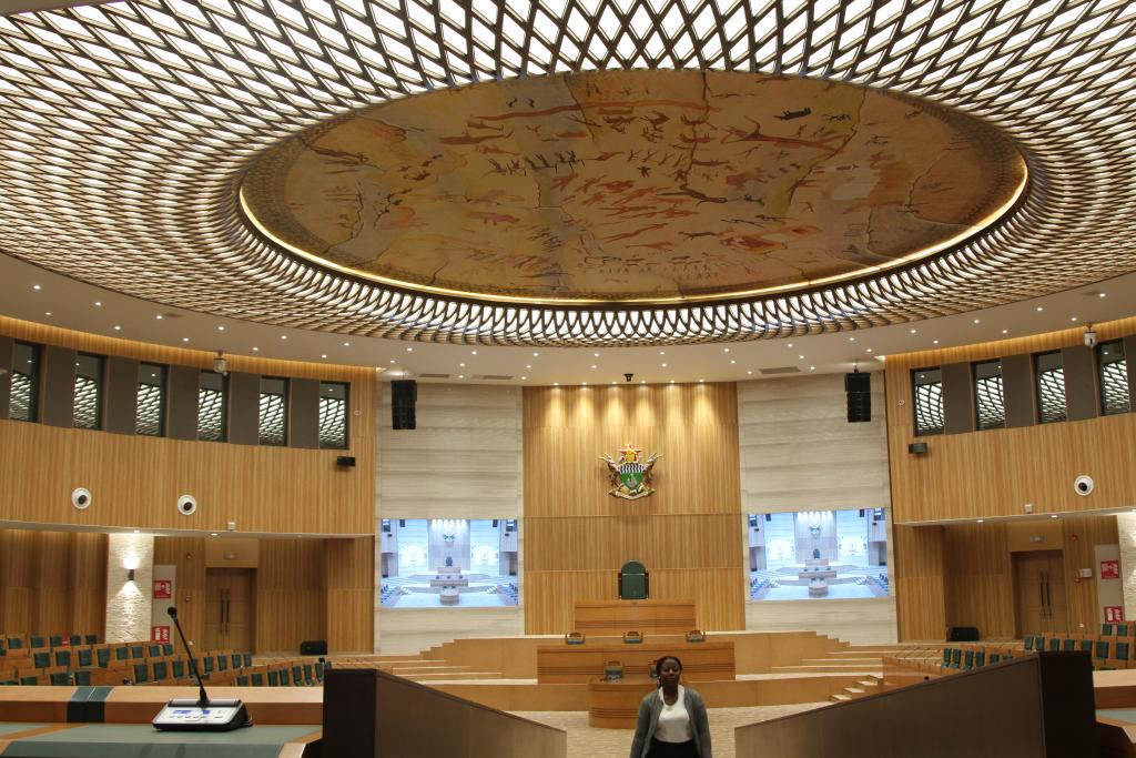 中國援建的津巴布韋新議會(huì )大廈舉行交接儀式