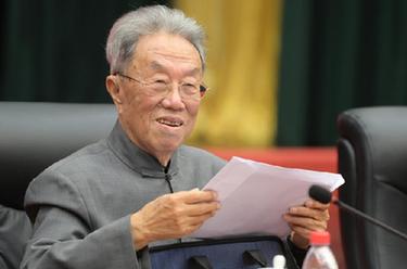 “人民藝術(shù)家與中國當代文學(xué)——王蒙文學(xué)創(chuàng  )作70周年學(xué)術(shù)研討會(huì )”在京召開(kāi)