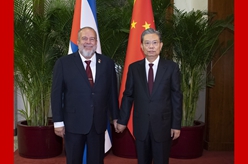 趙樂(lè )際會(huì )見(jiàn)古巴總理馬雷羅