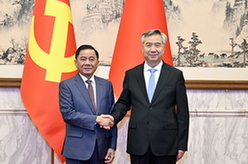 李希同越共中央政治局委員、中央書(shū)記處書(shū)記、中央檢查委員會(huì )主任陳錦繡舉行會(huì )談