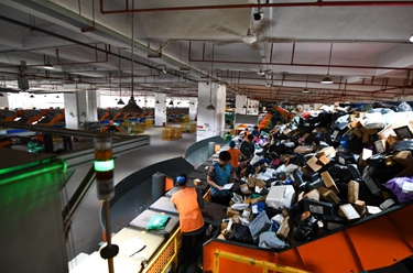 ??冢嚎爝f企業(yè)備戰“雙十一”