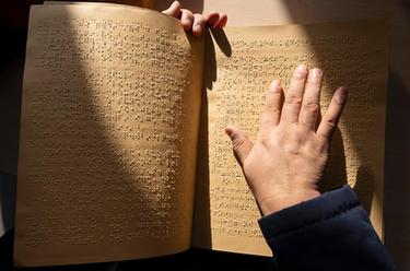 烏拉特前旗圖書(shū)館——有愛(ài)閱覽室無(wú)礙“閱讀”