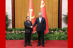 李希同老撾人革黨中央政治局委員、中央紀委書(shū)記、國家監察總署署長(cháng)坎潘舉行會(huì )談