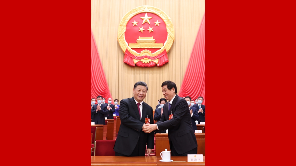 習近平同栗戰書(shū)握手