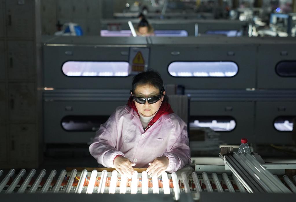 強信心·開(kāi)新局丨江西靖安:外貿企業(yè)趕制訂單忙