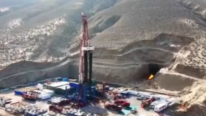 我國首套具有自主知識產(chǎn)權的智能鉆井系統“長(cháng)龍號”投用