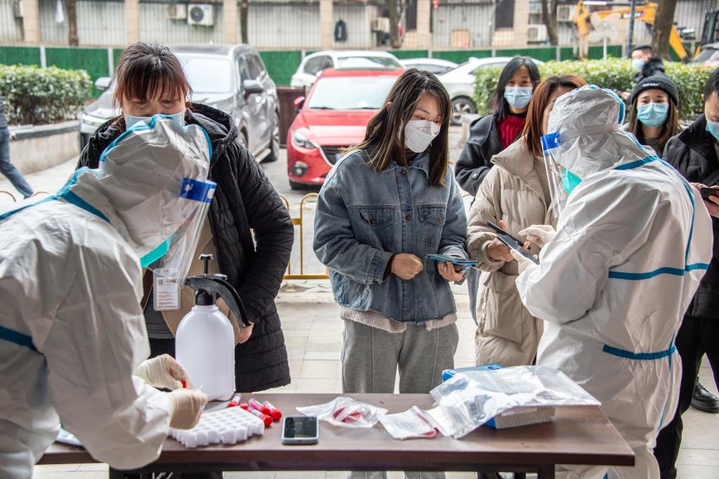 新華全媒+丨武漢迎戰奧密克戎一線(xiàn)見(jiàn)聞