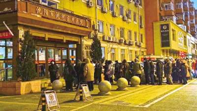 “煎餅果子鋪式”的中醫院，為何半夜就排起掛號長(cháng)隊