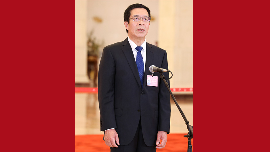 張連鋼代表接受采訪(fǎng)