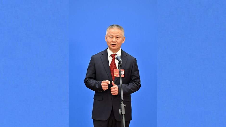 全國人大代表萬(wàn)步炎接受媒體采訪(fǎng)”