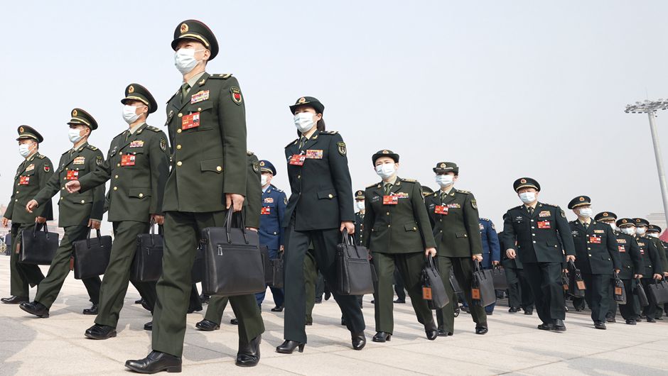 全國人大代表走向會(huì )場(chǎng)