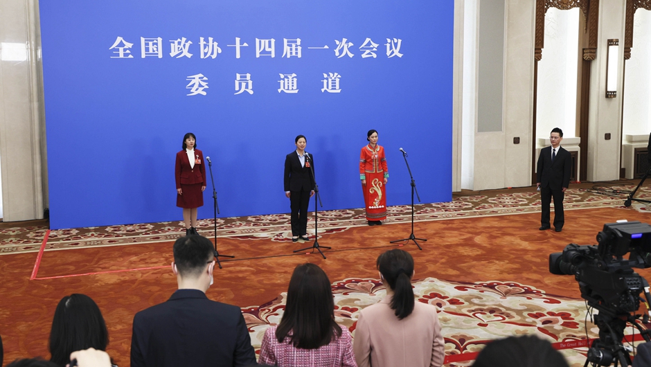 全國政協(xié)委員接受采訪(fǎng)