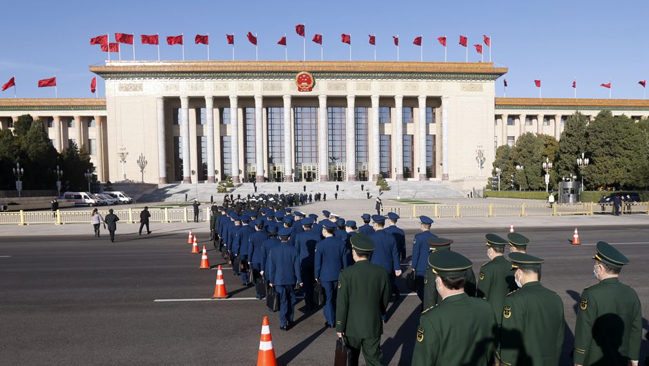 全國人大代表走向會(huì )場(chǎng)