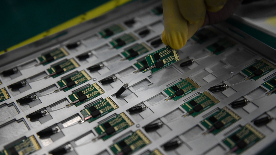 靠譜服務(wù)、技術(shù)推銷(xiāo)、標準開(kāi)路——一家光通信企業(yè)的“出海秘籍”