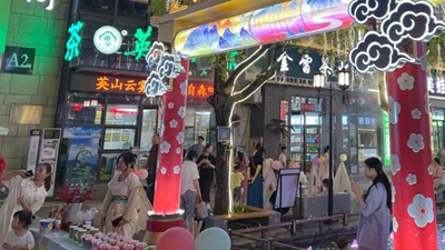 “鬧”中有序、提振消費信心——湖北黃岡東坡夜市見(jiàn)聞