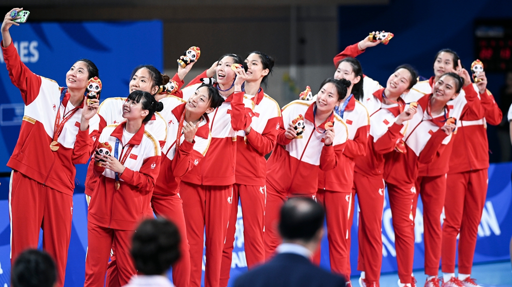 多項目收官日中國隊持續發(fā)力 歡笑與淚水皆是青春