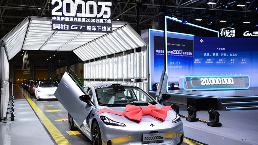 超3000萬(wàn)輛！中國“小車(chē)輪”駛出新高度