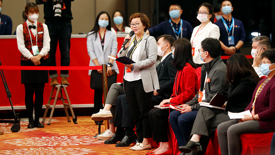 新京報記者提問(wèn)