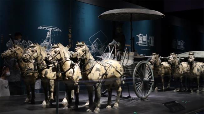 “穿越秦漢”探館Vlog | 出行儀仗金銀配飾重達14公斤？