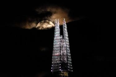 倫敦:滿(mǎn)月升起