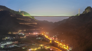 矮寨大橋通車(chē)10周年：天塹變通途，“家庭”連上了“幸福”