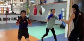 “拳王”探親，“陪伴是最好的孝順”